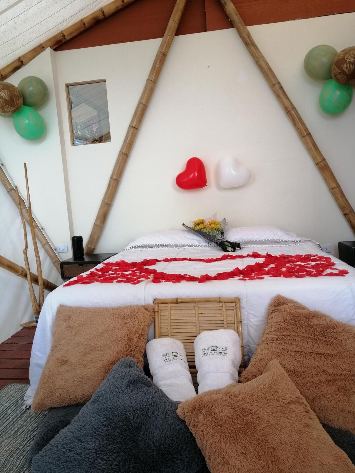 Hotel Glamping Orosierra à Chinchiná Extérieur photo